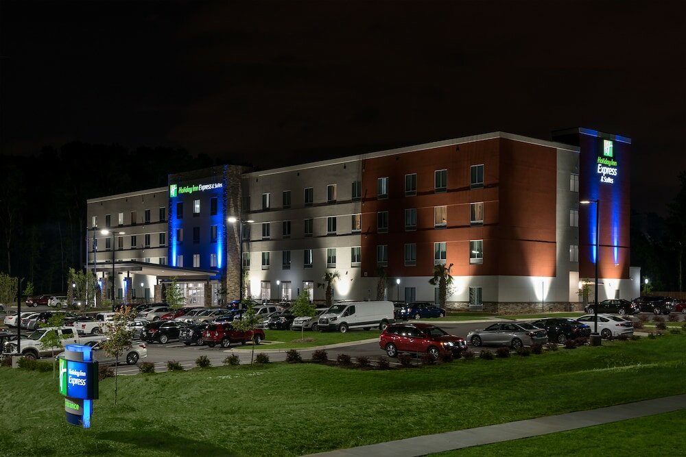 Фото Holiday Inn Express & Suites Charlotte Airport, an Ihg Hotel