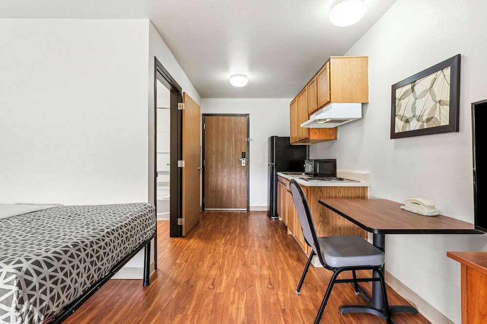 Фото WoodSpring Suites Tulsa