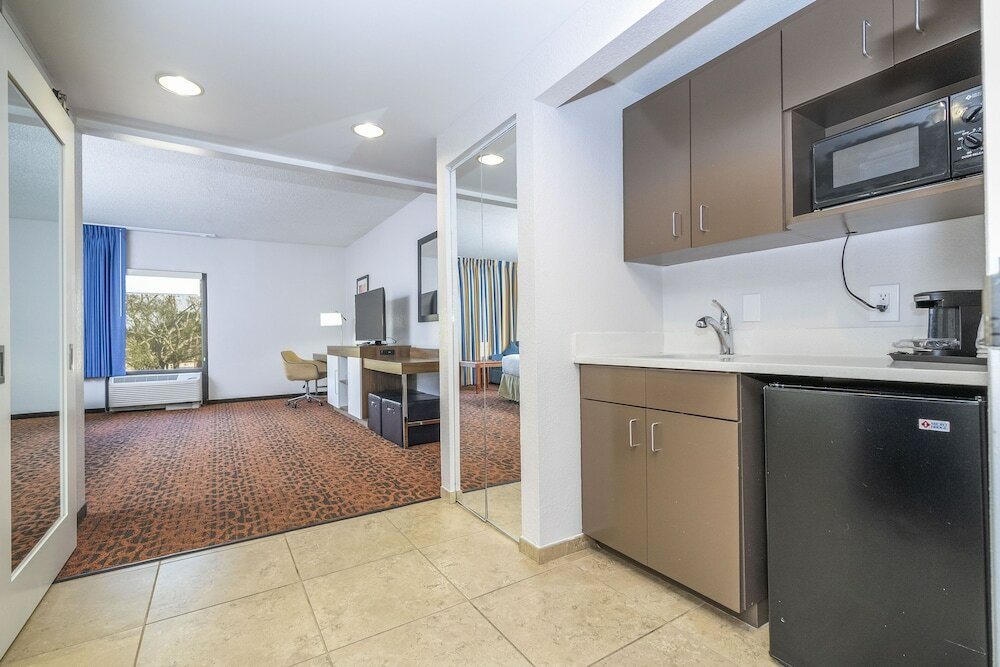 Фото Hampton Inn Spring Hill