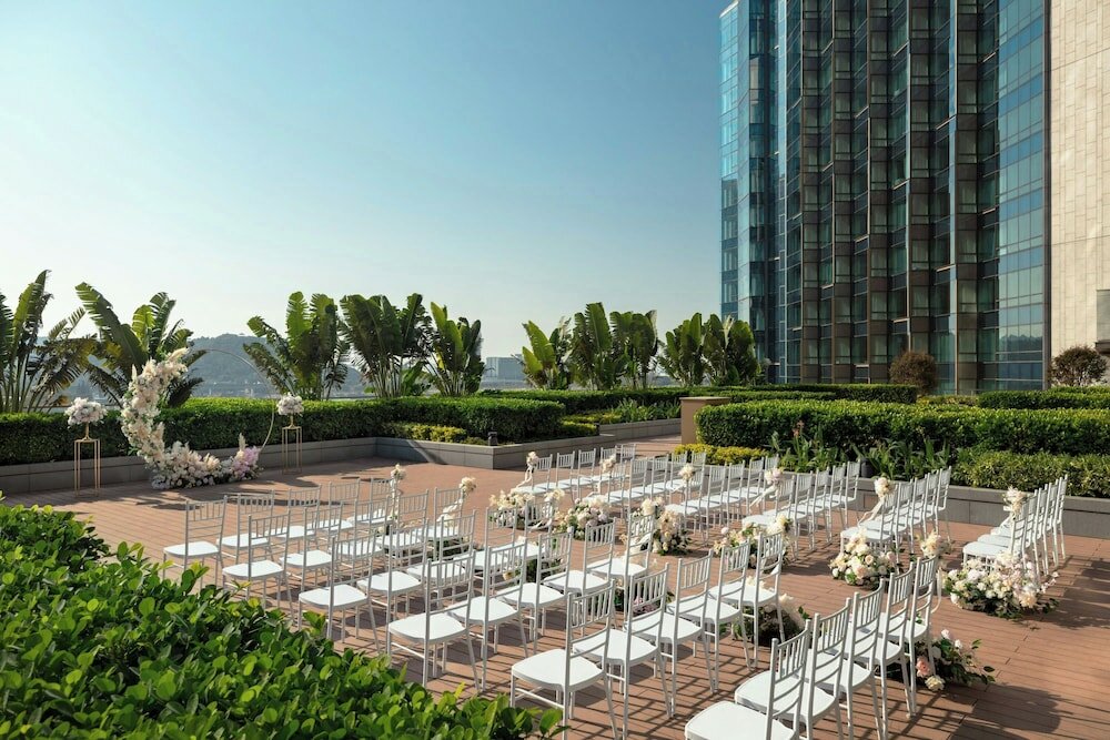 Фото Sheraton Hong Kong Tung Chung Hotel