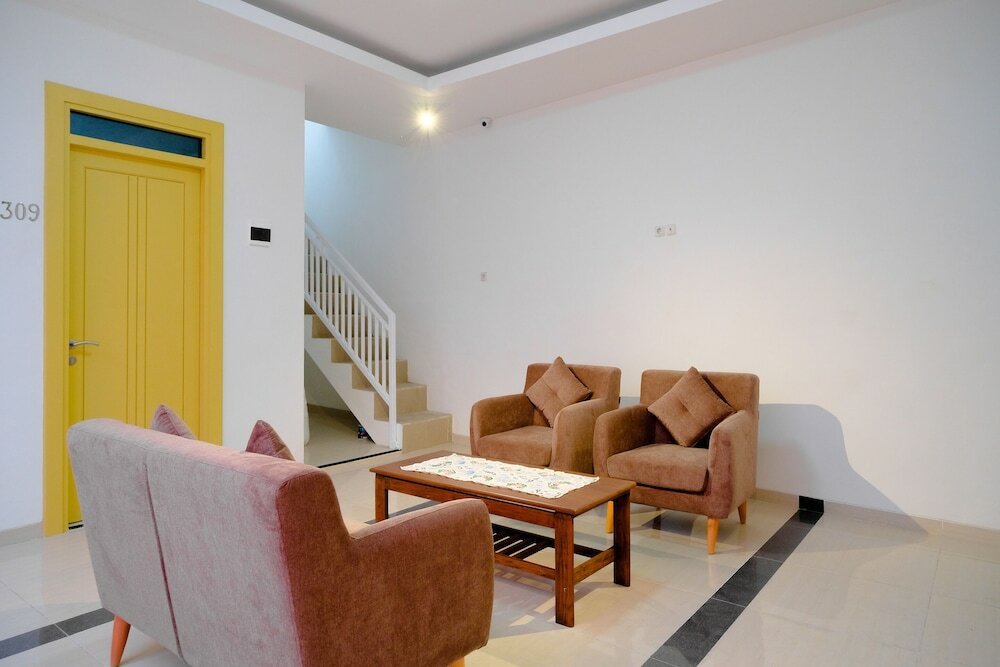 Фото Oyo 1665 Aurila Homestay Syariah