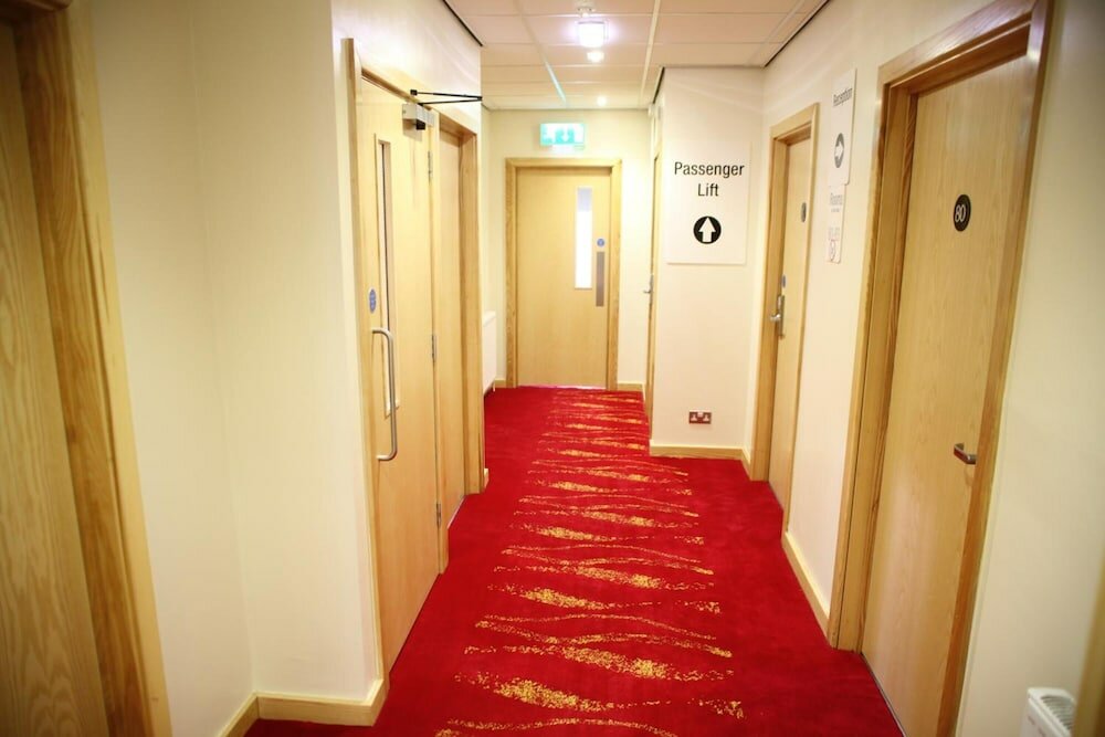 Фото The Cambridge Hotel