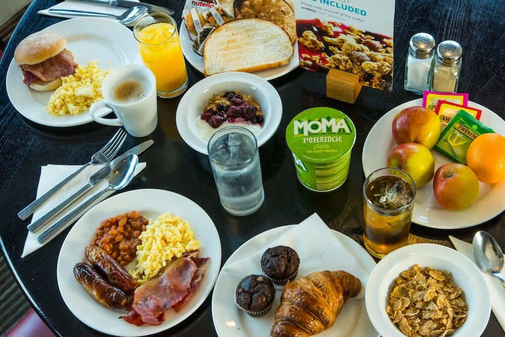 Фото Holiday Inn Express Milton Keynes, an Ihg Hotel