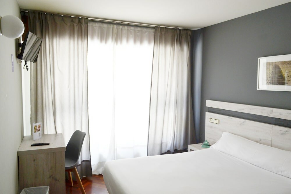 Фото Hostal Alda Puerta Coruña