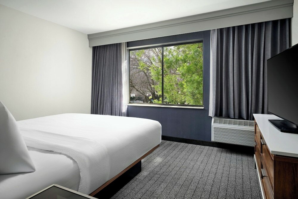 Фото Courtyard by Marriott Stockton