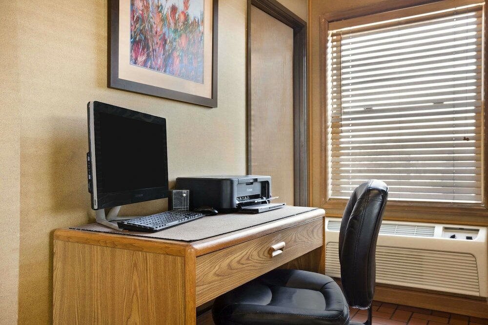 Фото Super 8 by Wyndham Alton