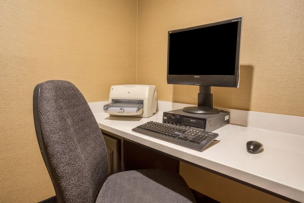 Фото Holiday Inn Express Hotel & Suites Manteca, an Ihg Hotel