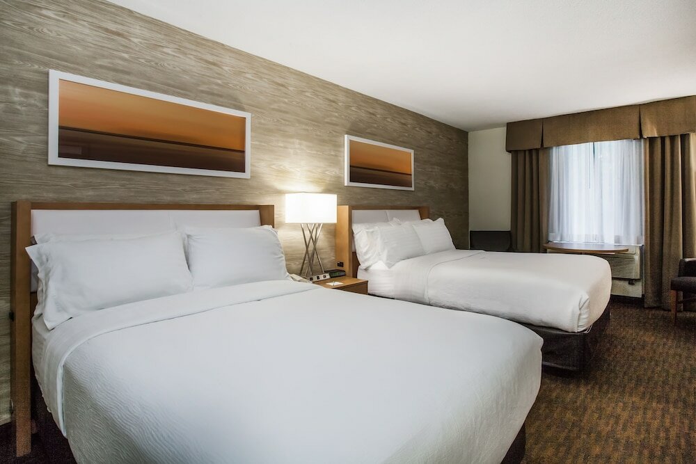 Фото Holiday Inn Saratoga Springs, an Ihg Hotel