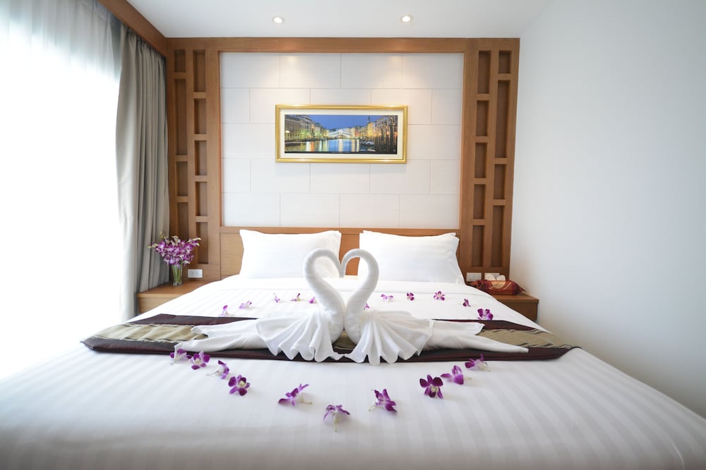 Фото The Patong Center Hotel