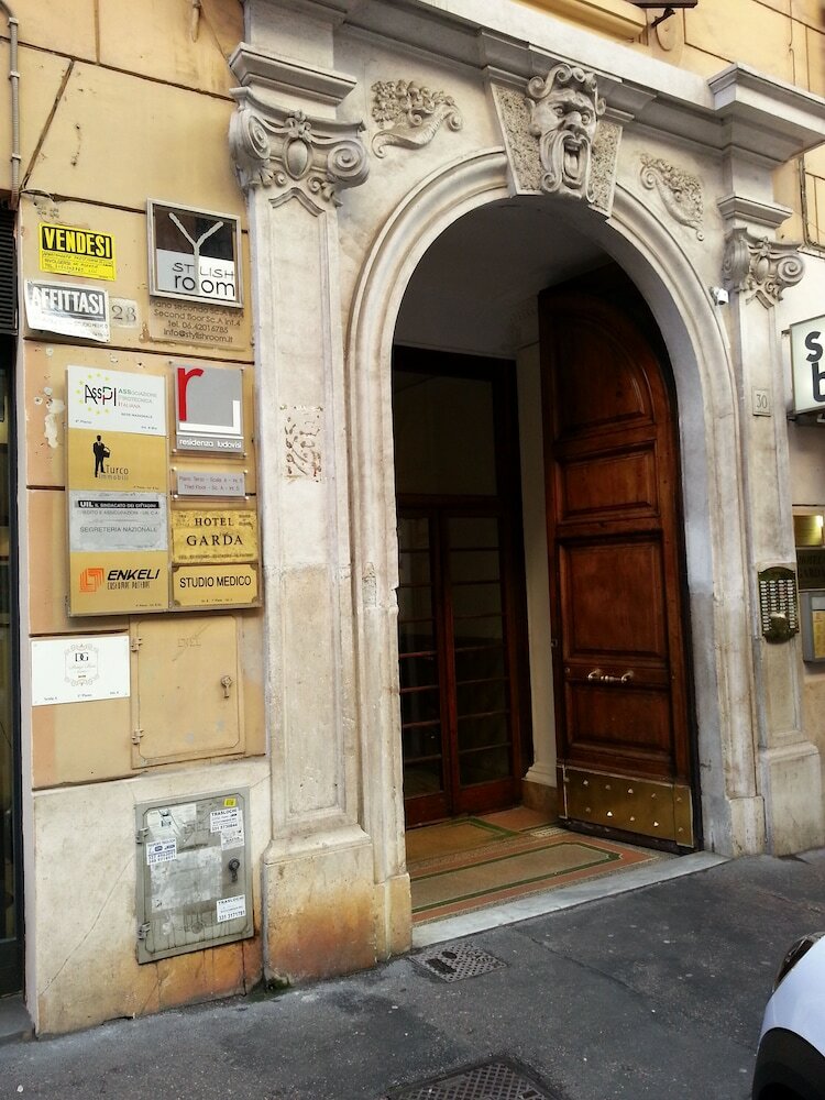 Фото отеля 2