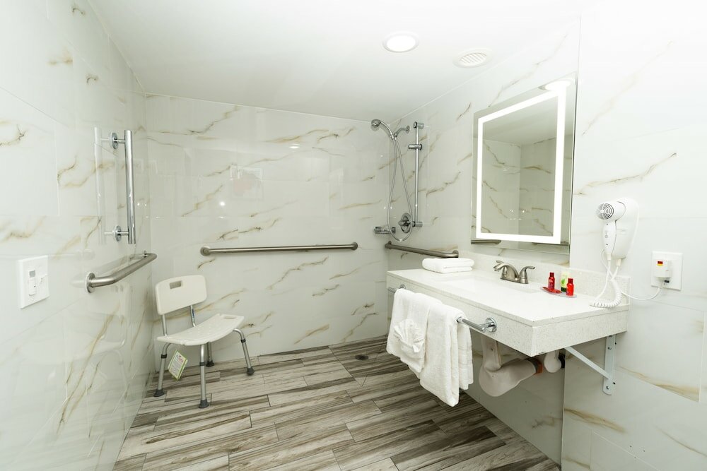 Фото SureStay Plus Hotel by Best Western Sacramento Cal Expo