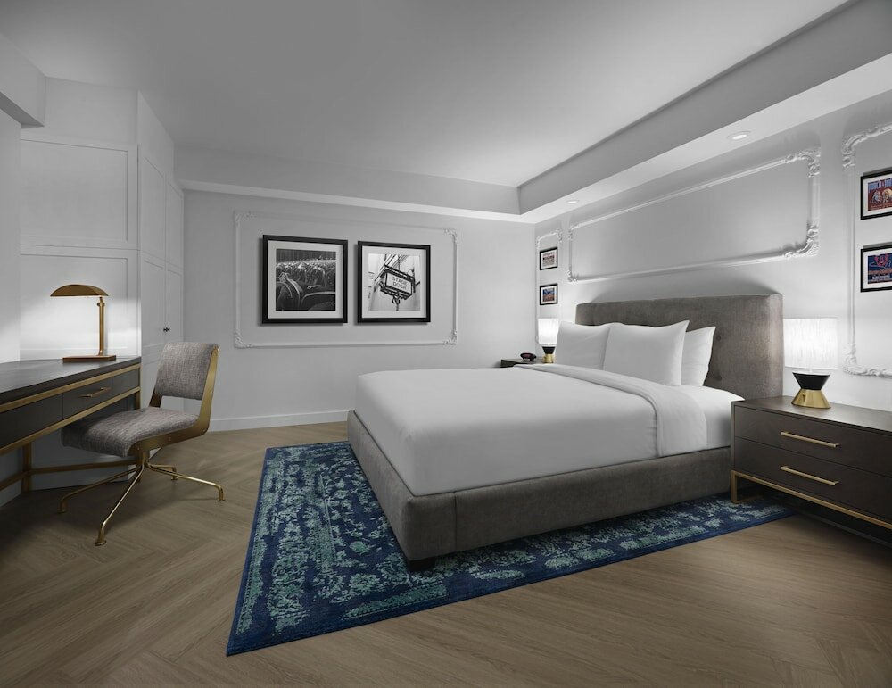 Фото Pantages Hotel Downtown Toronto
