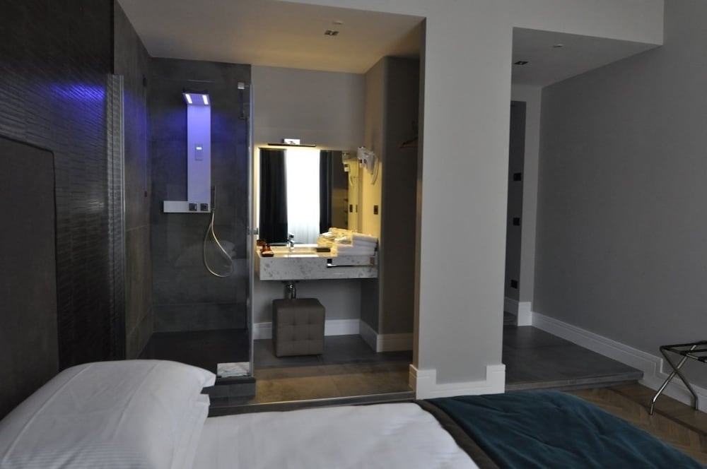 Фото Place 24 Suites & Wellness