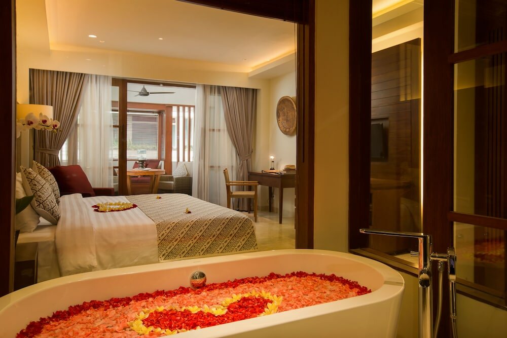 Фото Ubud Village Hotel