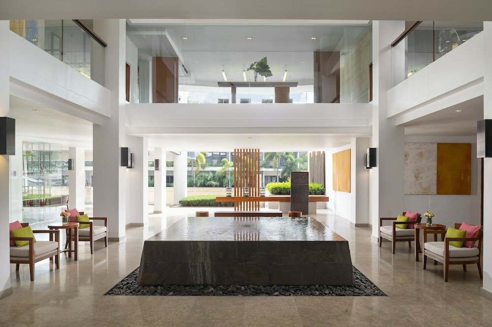 Фото Woodlands Suites Serviced Residences