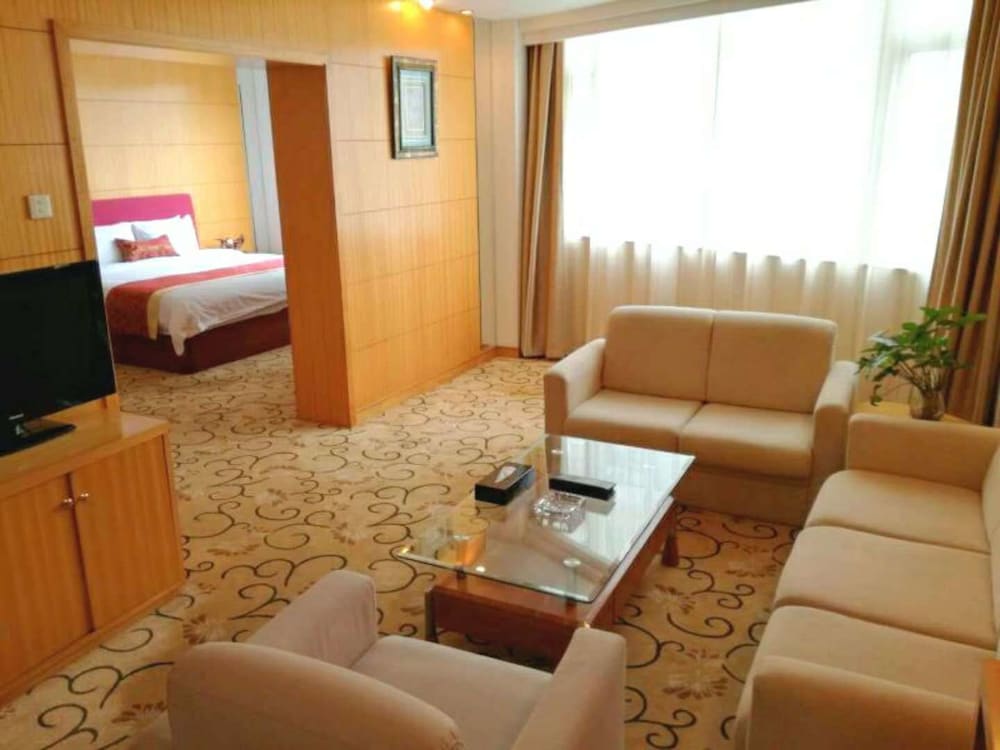 Фото Golden Lustre Hotel