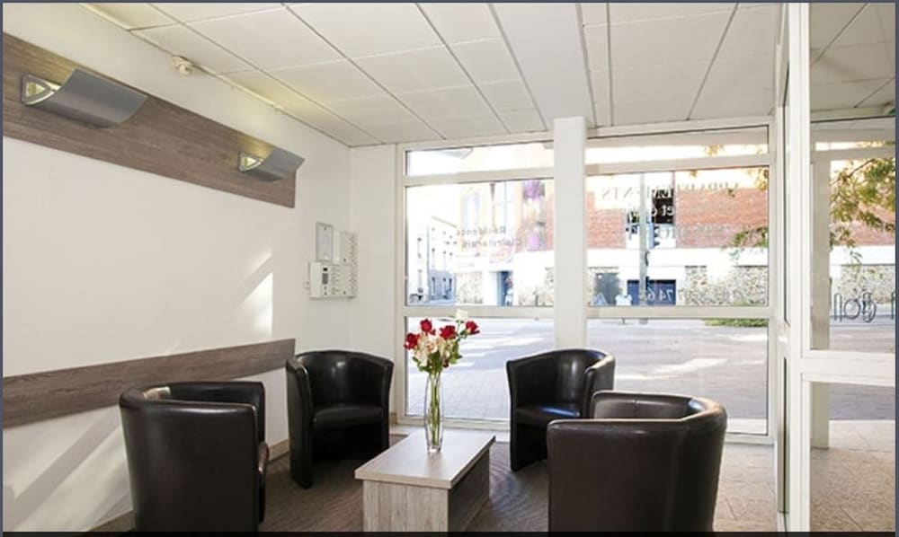 Фото Séjours & Affaires Reims Clairmarais