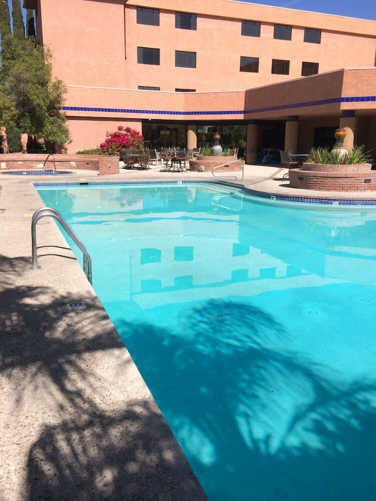 Фото Ramada by Wyndham Viscount Suites Tucson East