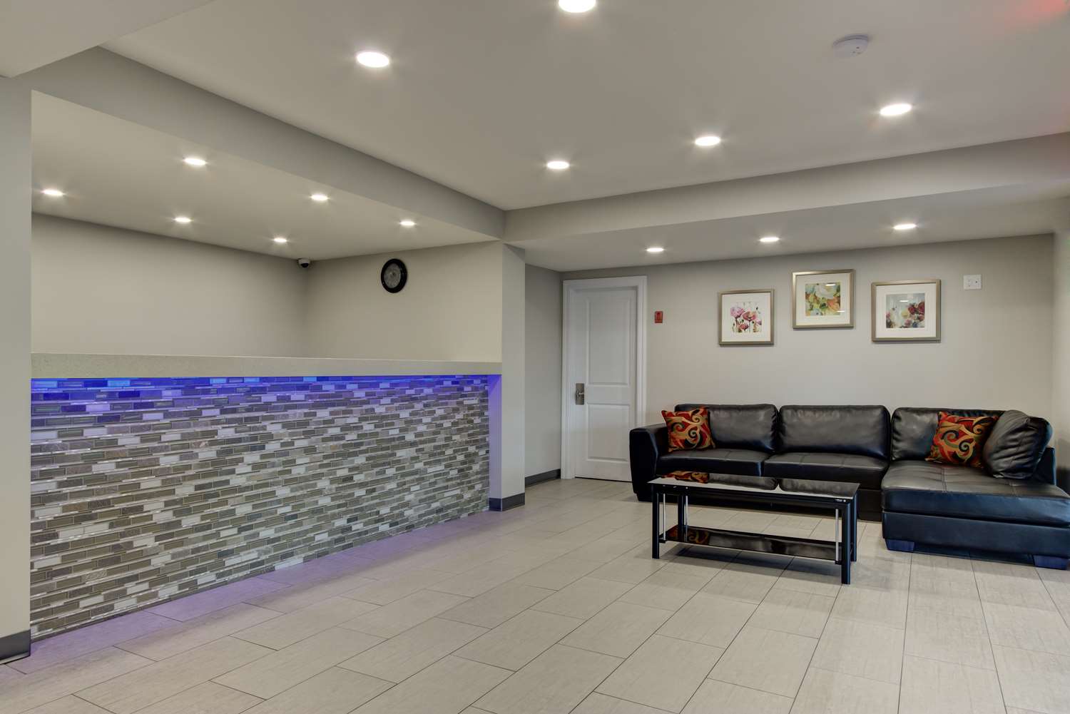 Фото Knights Inn Kamloops