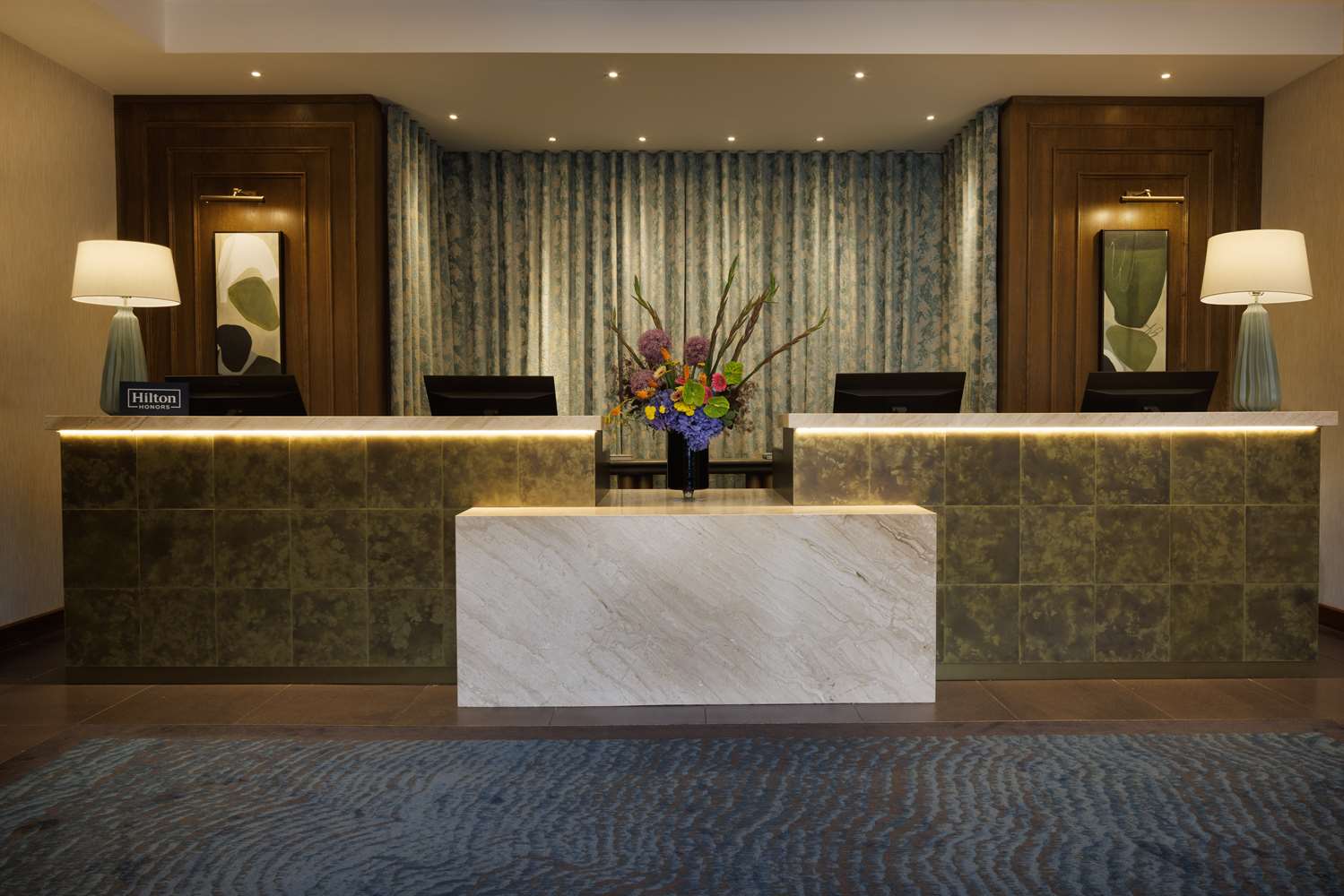 Фото DoubleTree by Hilton London - Victoria