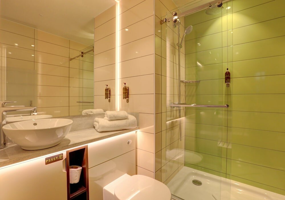 Фото Hub by Premier Inn London Westminster Abbey Hotel