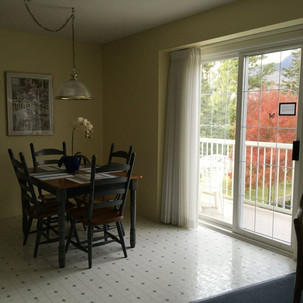 Фото Lakeside Country Inn