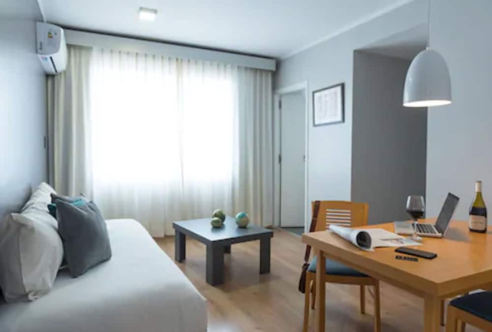 Фото Portal Plaza Suites