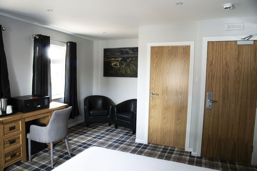 Фото Crown Court Hotel & Bar