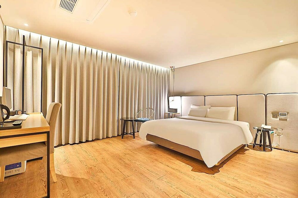 Фото Hotel Londoner Yongwon