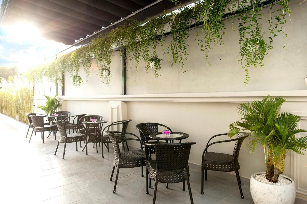 Фото Gold Beach Hotel