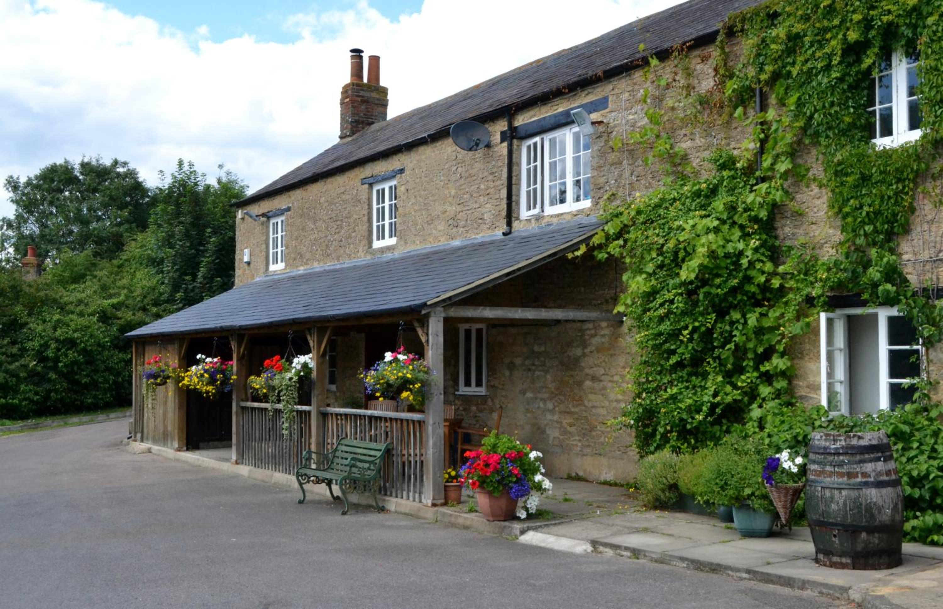 Фото The Highwayman Hotel
