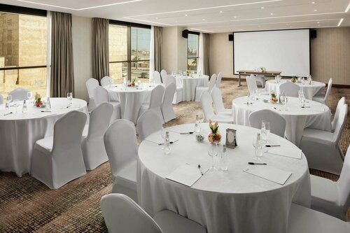 Гостиница Hilton Garden Inn Al Jubail в Эль-Джубайле