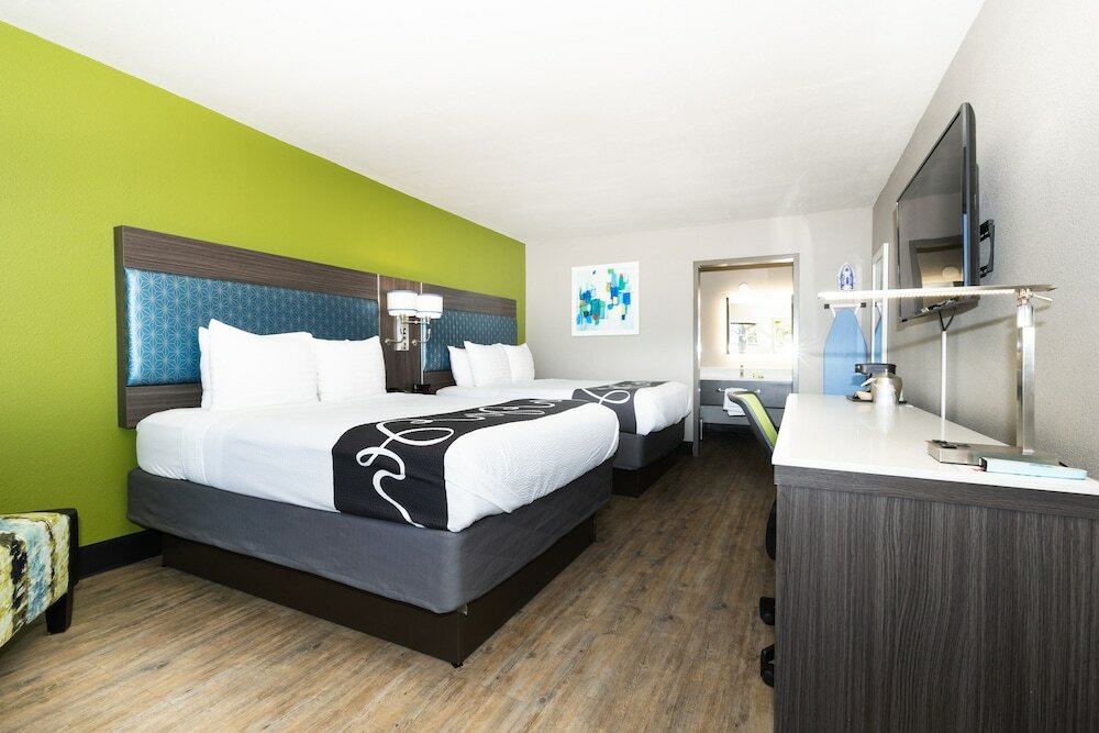 Фото SureStay Plus Hotel by Best Western Point Richmond