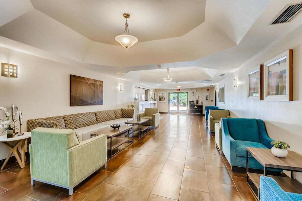 Фото Orangewood Inn & Suites Midtown