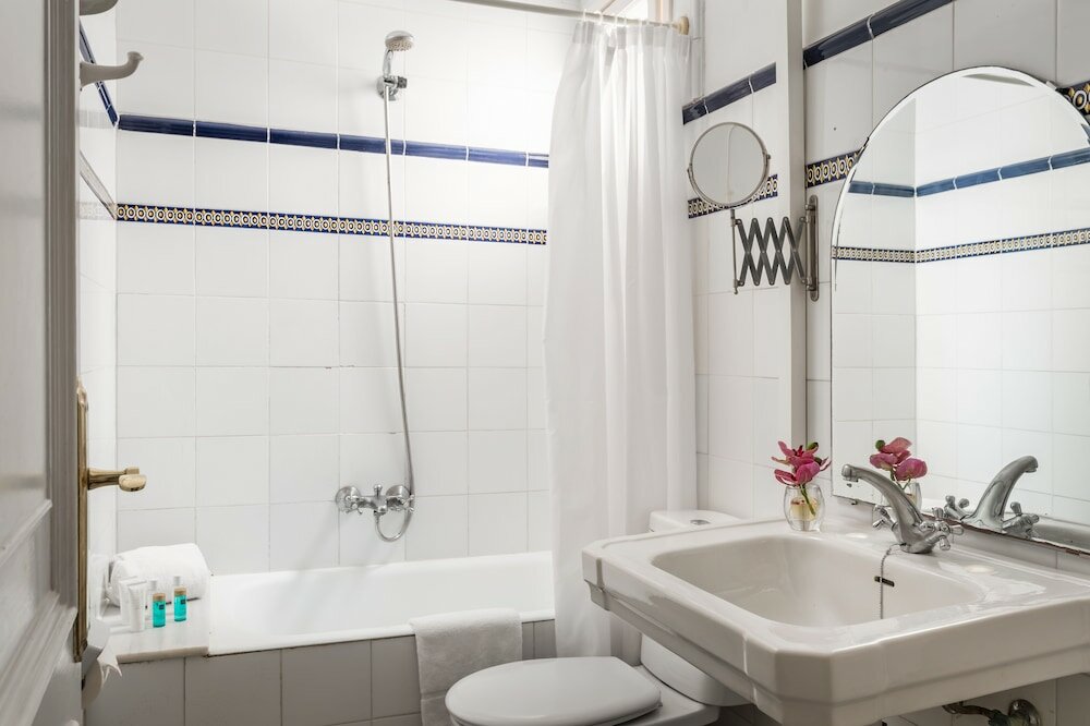 Фото Hotel Medium Renaixença