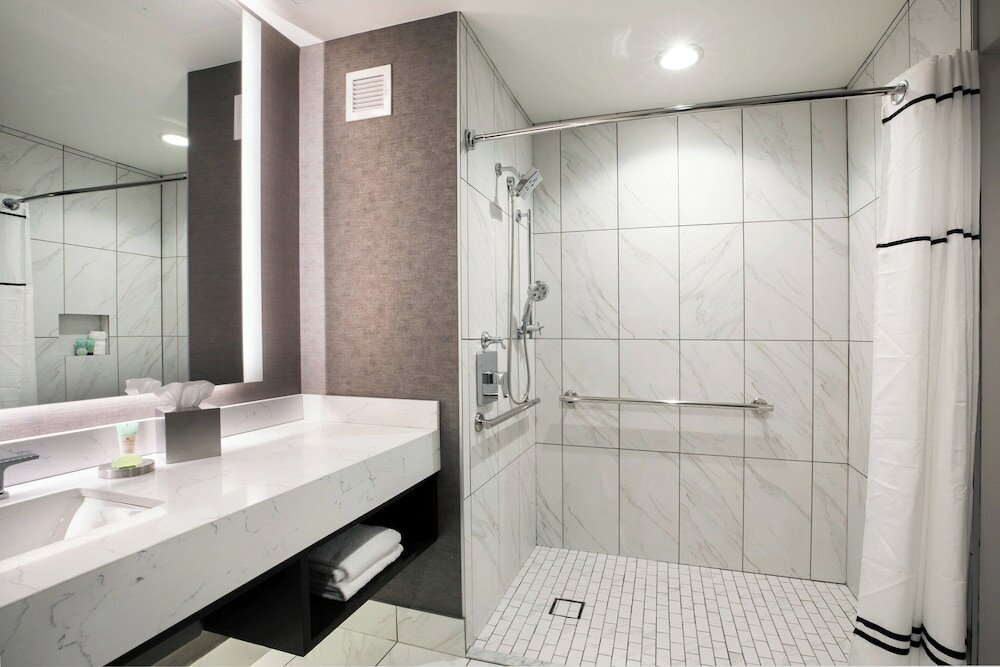 Фото Ambassador Hotel Kansas City, Autograph Collection