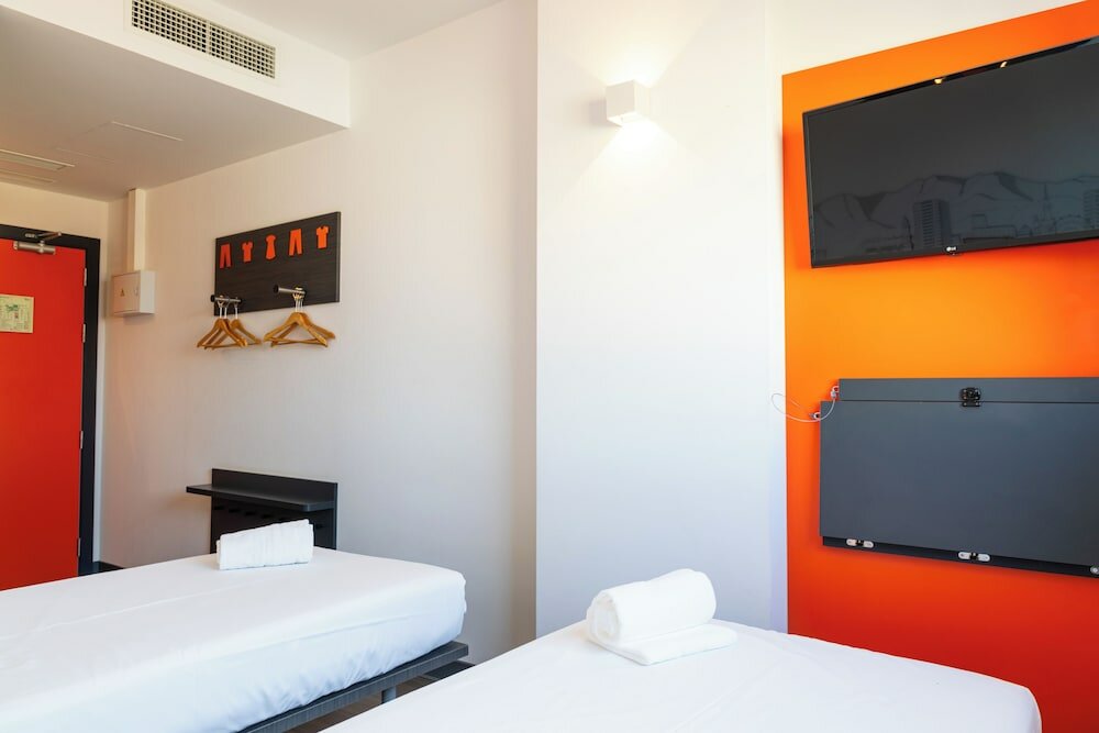 Фото EasyHotel Málaga City Centre