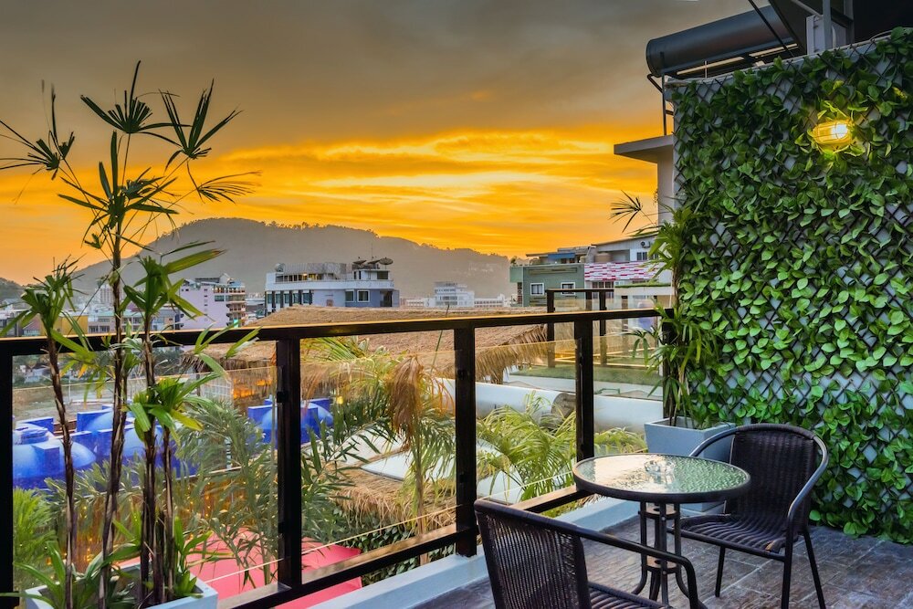 Фото Hallo Patong Hotel & Restaurant