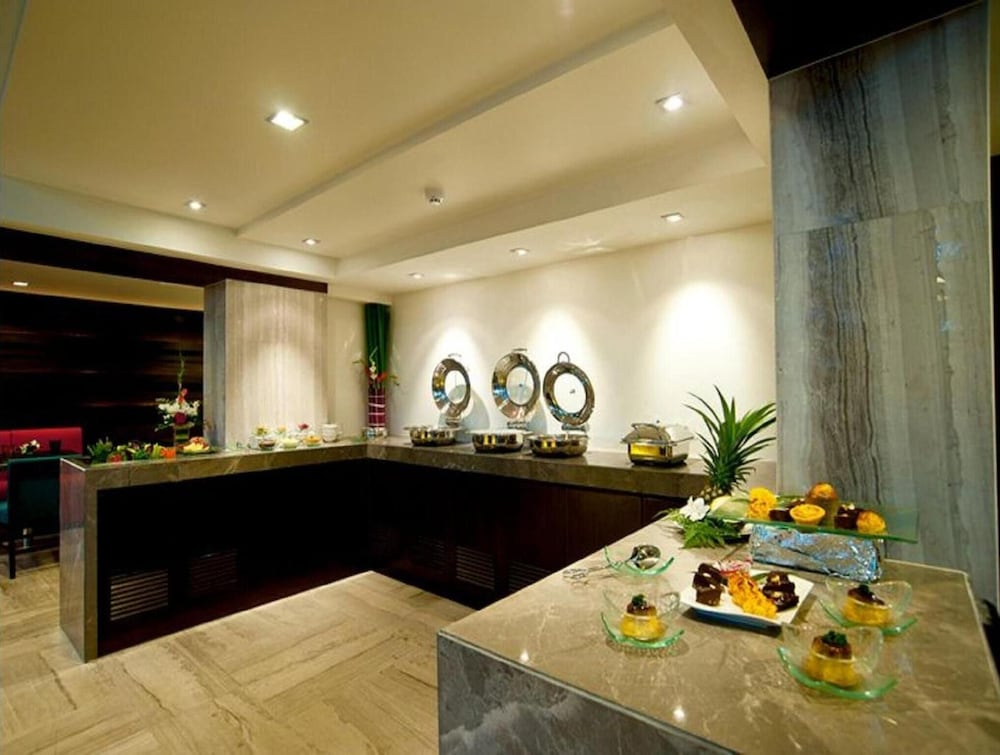 Фото Fx Hotel Metrolink Makkasan