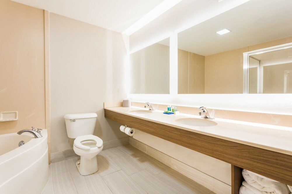 Фото Holiday Inn Express Plymouth, an Ihg Hotel