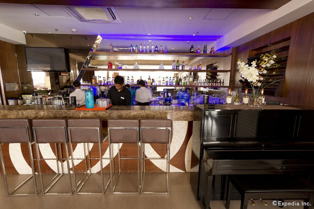 Фото Castle Peak Hotel