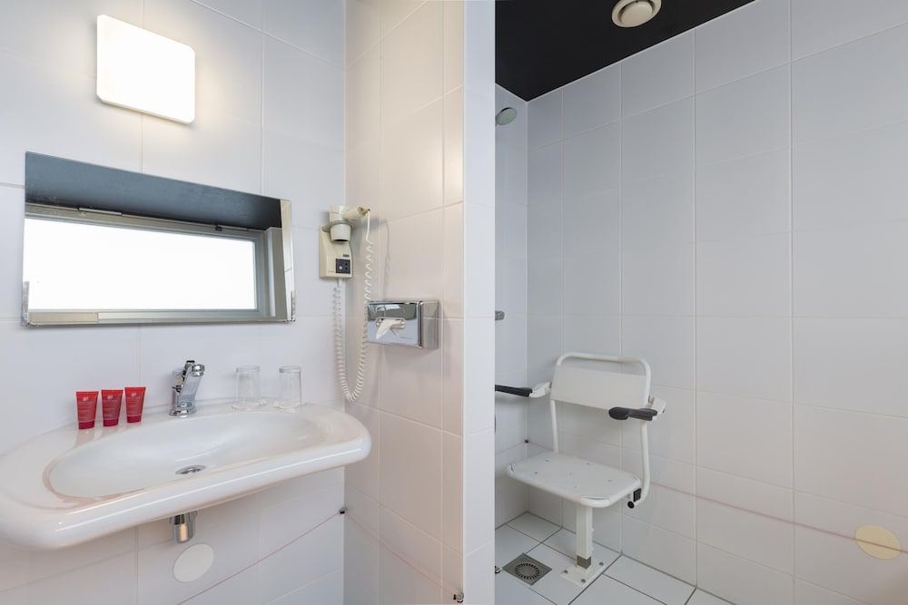 Фото Leonardo Hotel Almere City Center