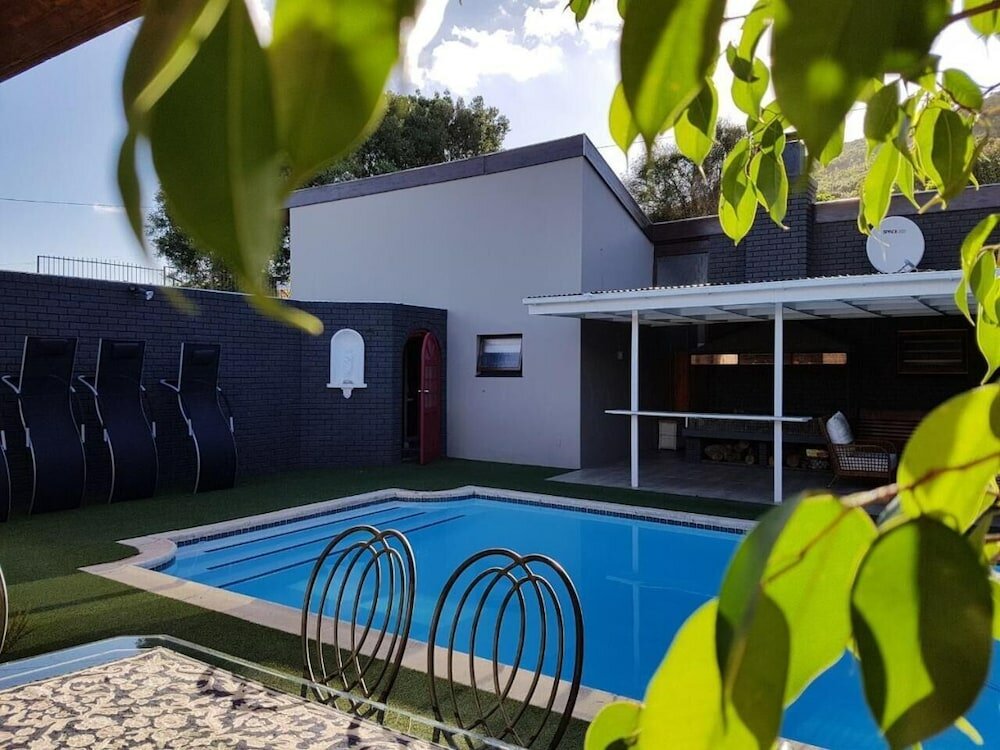 Фото A Queenslin Guesthouse