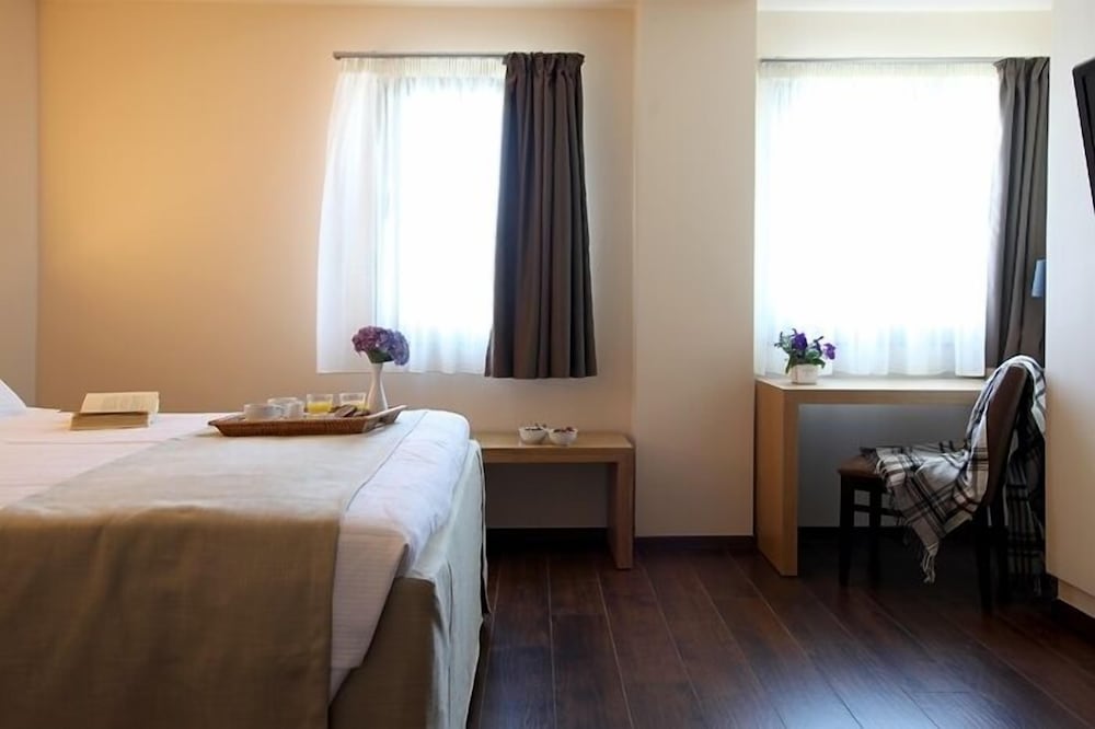 Фото Theta Hotel