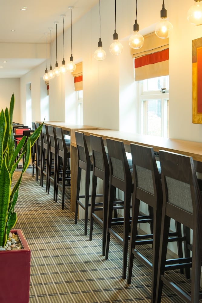 Фото Holiday Inn Express Bristol - Filton, an Ihg Hotel