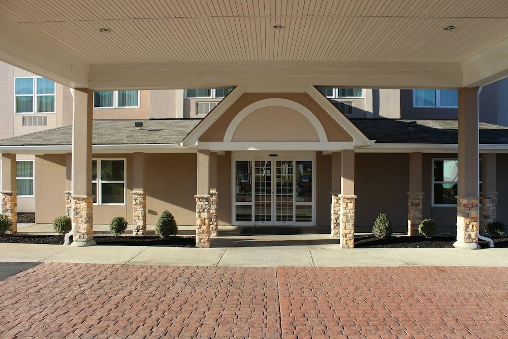 Фото Comfort Inn & Suites Northern Kentucky