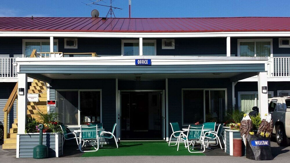 Фото Colonial Inn Ellsworth