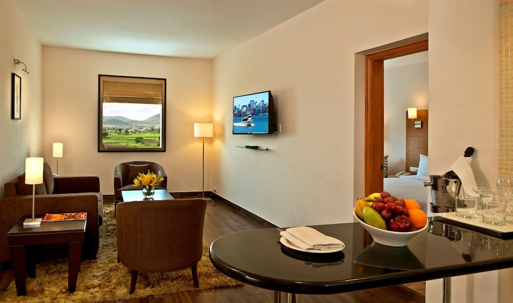 Фото Red Fox Hotel, Bhiwadi