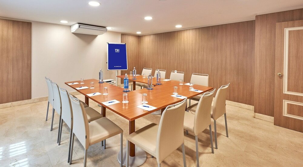 Фото Hotel NH Valencia Las Ciencias