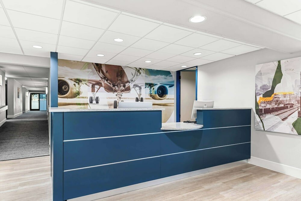 Фото Best Western Sterling Hotel & Suites